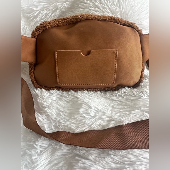 Steve Madden Brown Sherpa Belt Bag NWOT - Picture 2 of 6